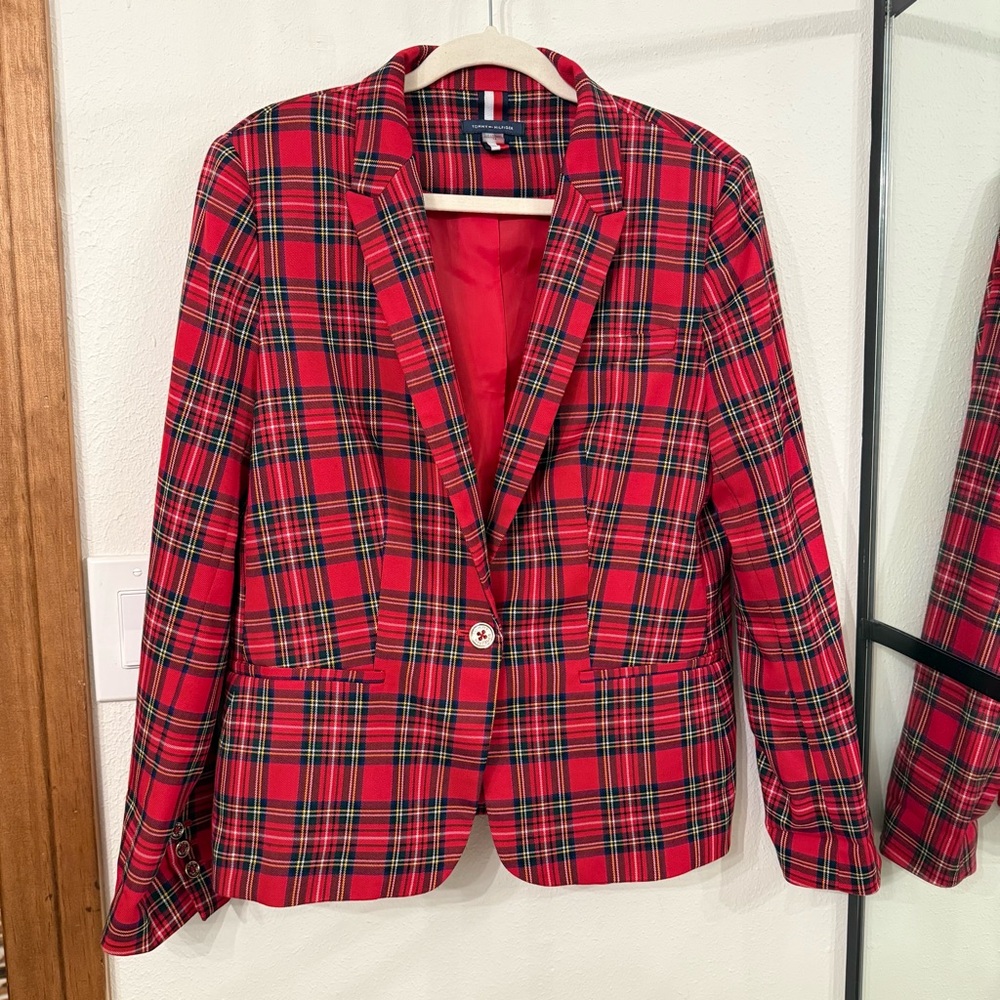 Tommy Hilfiger woman’s name size 14 slim fit red plaid blazer